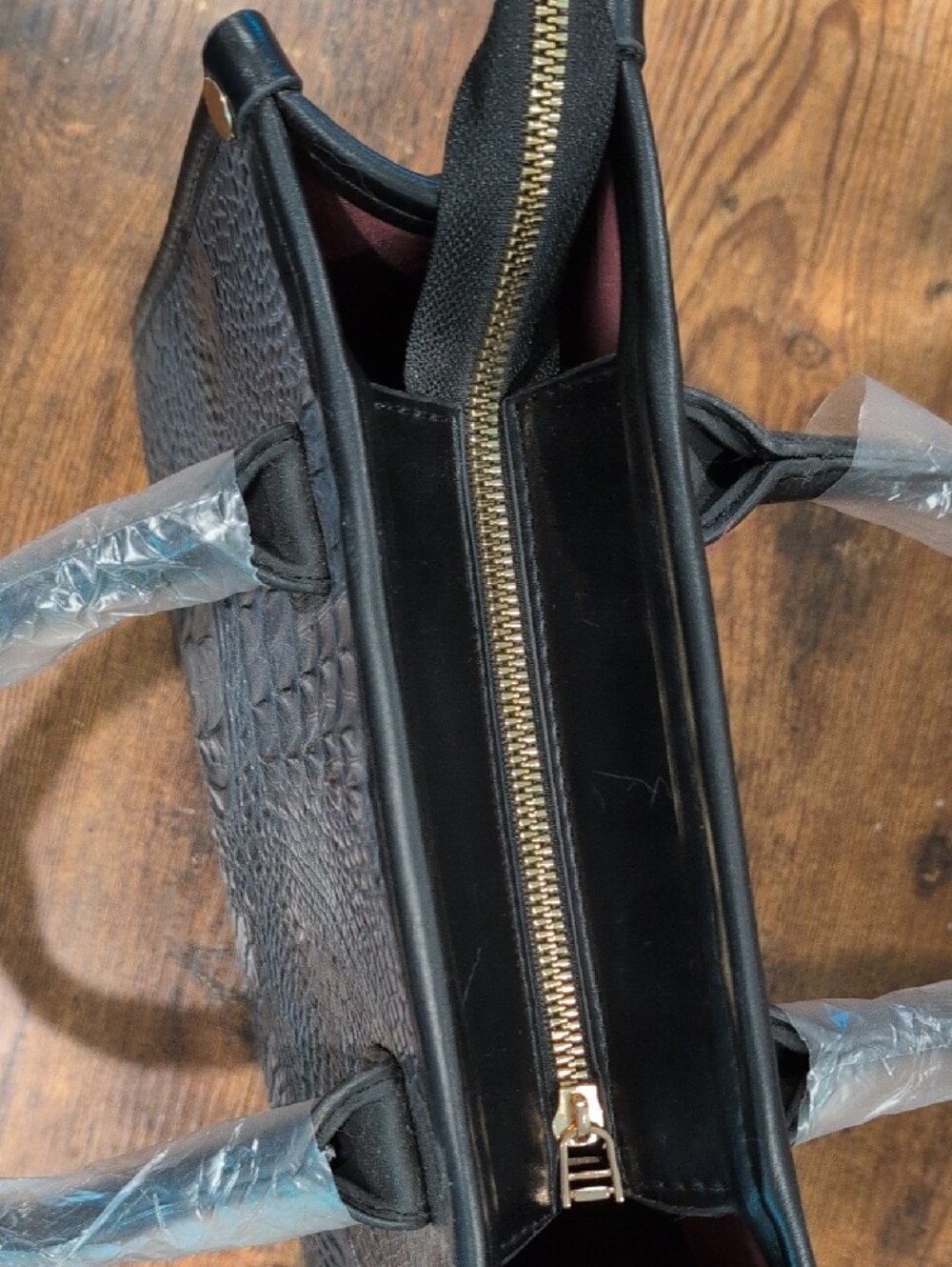 Black Croc-Embossed Tote Bag with Matching Crossbody - Picture 4 of 11